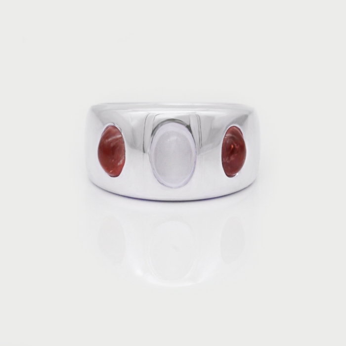 CabochonRing mit Mondstein und Granaten CabochonRing mit Mondstein und Granaten