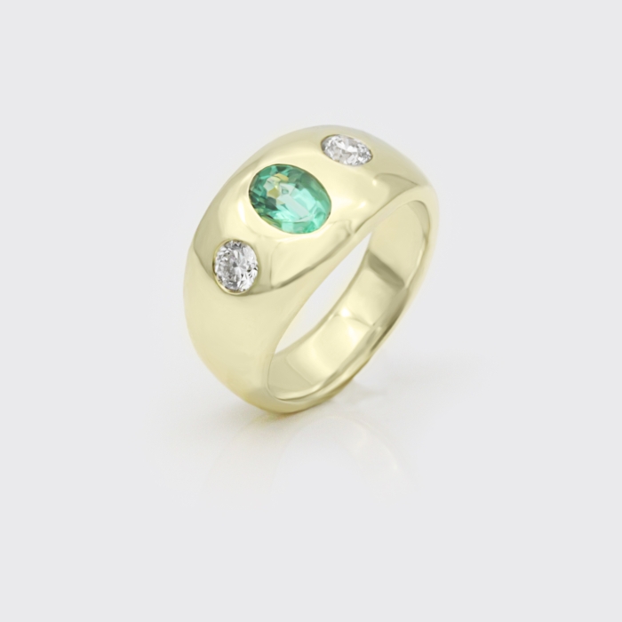 Bandring mit Smaragd und Brillanten Bandring mit Smaragd und Brillanten