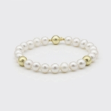 Armband - weisse Süßwasserperlen, Goldkugeln